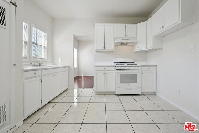 Photo - 1464 3/8-1464 W 35th Pl