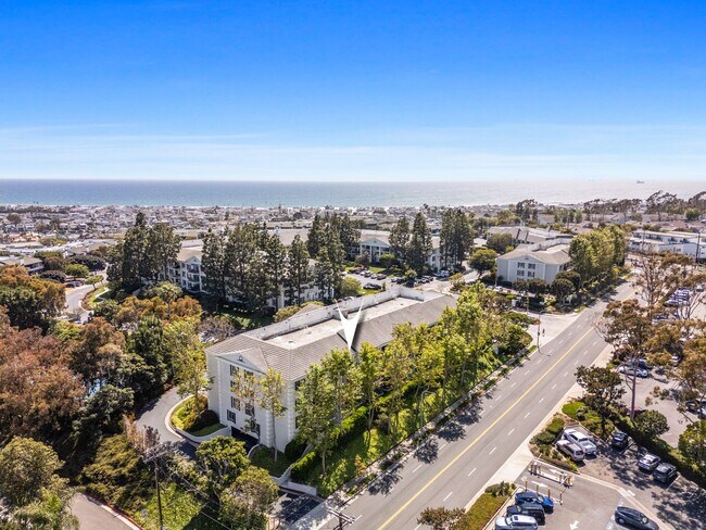 Updated Versailles Condo in Newport Beach - Updated Versailles Condo in Newport Beach