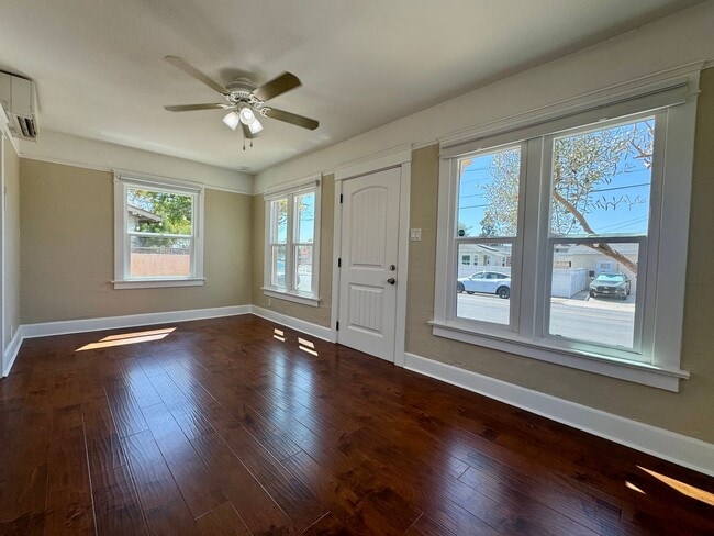Photo - 3320 Redwood St