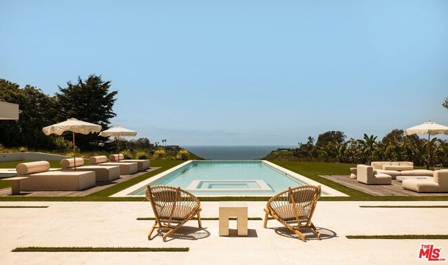 Photo - 6889 Dume Dr