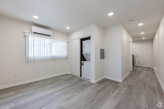 Studio - 400SF - Bedroom - 11926 Bellflower Blvd