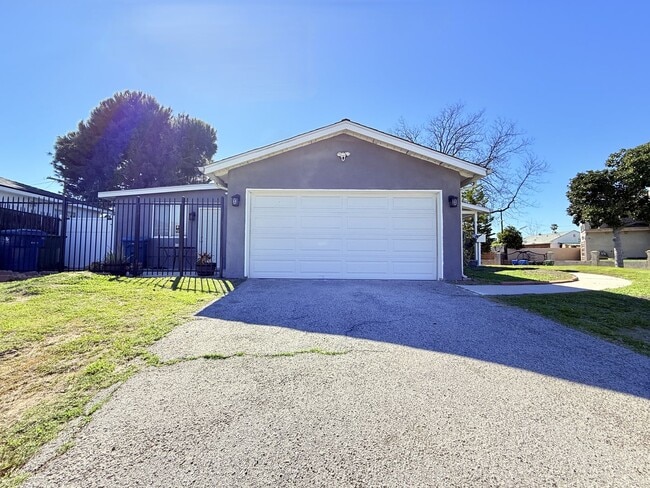 Building Photo - Beautifully Renovated 3-Bedroom Home in Va...