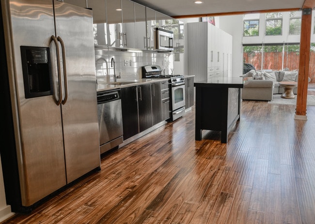 Kitchen - 4215 Glencoe Ave Unit 131