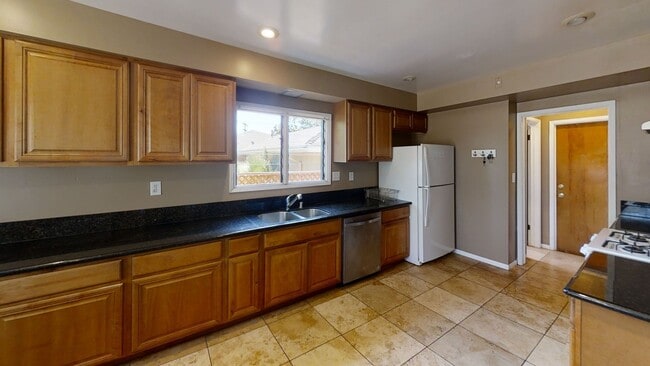 Photo - HUGE House! Big Yard! (Lease out, pending ...