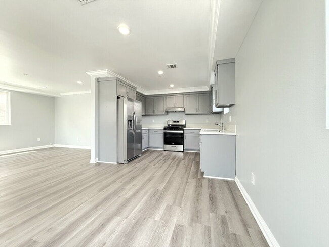 Building Photo - 322 E 55th St Rental