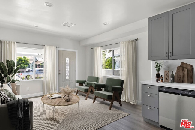 Photo - 1509 W 50th St Condo