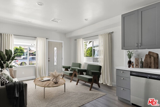 Building Photo - 1509 W 50th St Rental