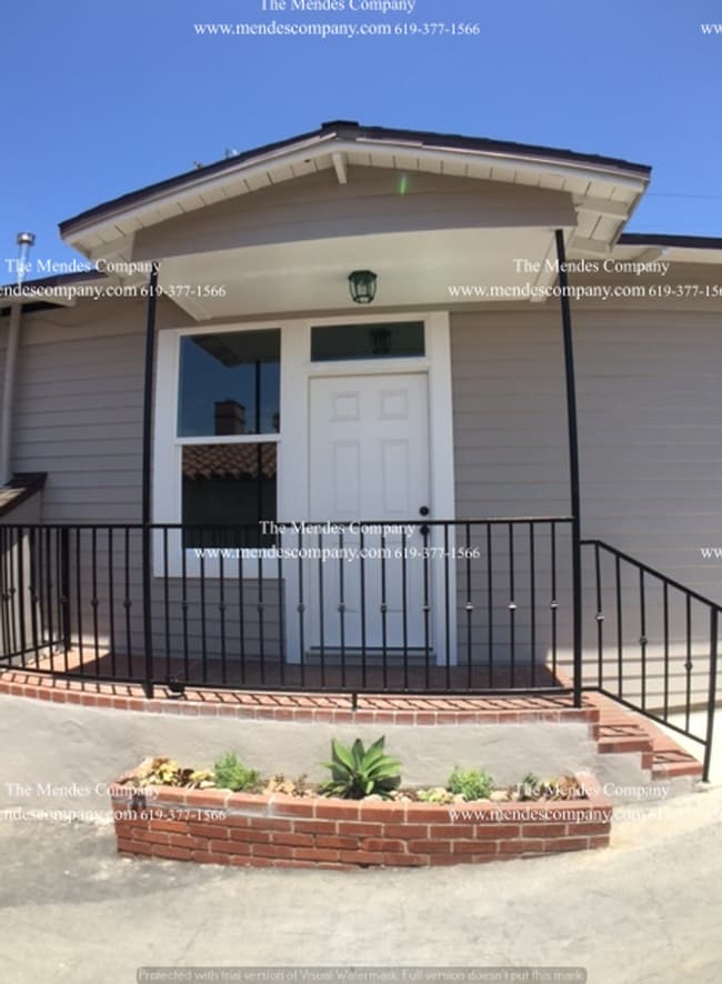 Building Photo - 2371 1/2 State St.- Rental