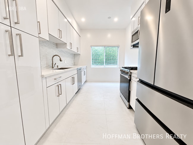 Photo - 329 S Doheny Dr Unit 1