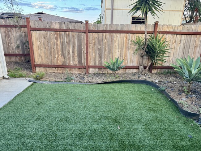 Building Photo - 2280 Pentuckett Ave