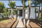 Photo - 1319 E 57th St House
