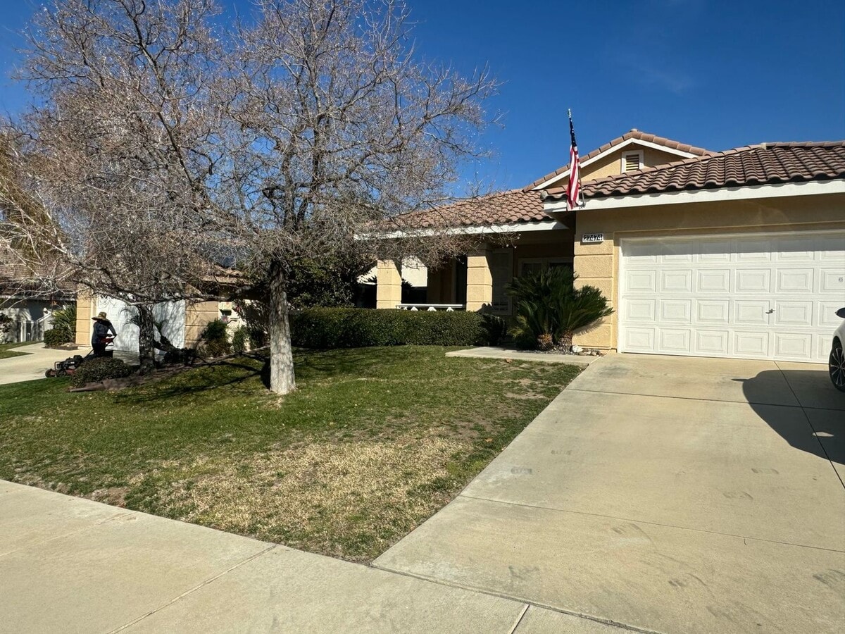 3 Bedroom 2 bathroom Home in Corona - 3 Bedroom 2 bathroom Home in Corona