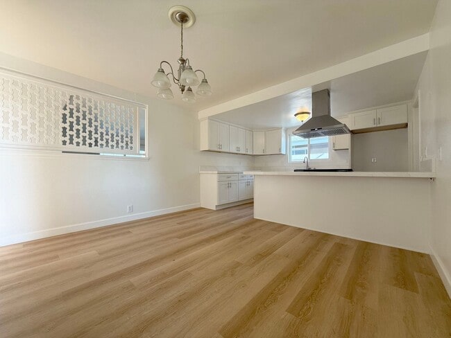 Photo - 4 Bed +2 Bath + 2 Car Garage - South HB