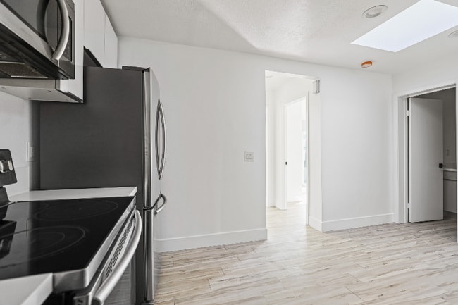 Photo - 850 N Van Ness Ave Unit 2