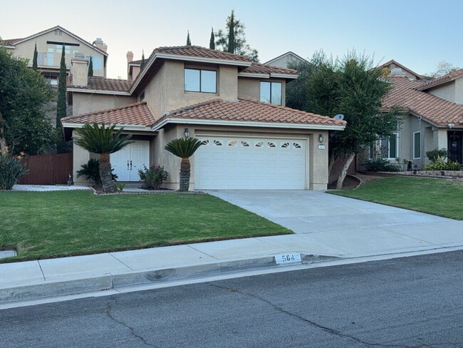 Building Photo - "Charming 4-Bedroom Oasis with 2 Full Bath...