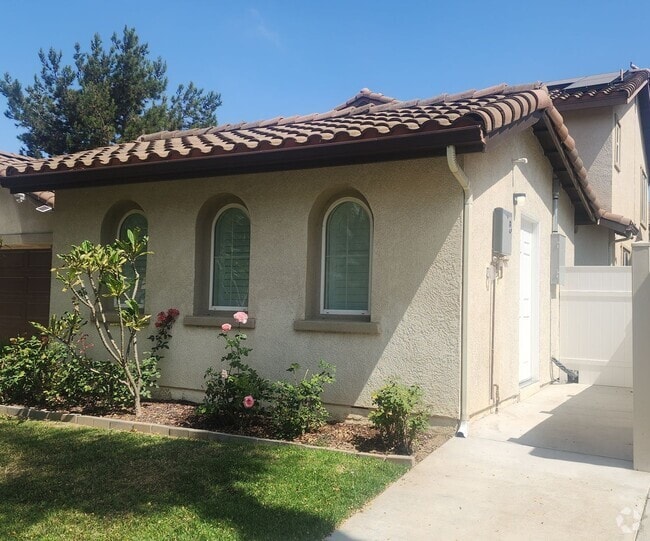 Building Photo - Studio Living, Elevated with Stainless Ste... Unit 1 Rental