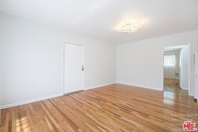 Photo - 6640 Woodman Ave Unit 6