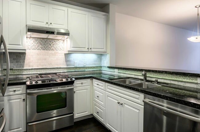 Photo - 2349 Jefferson St Unit 121