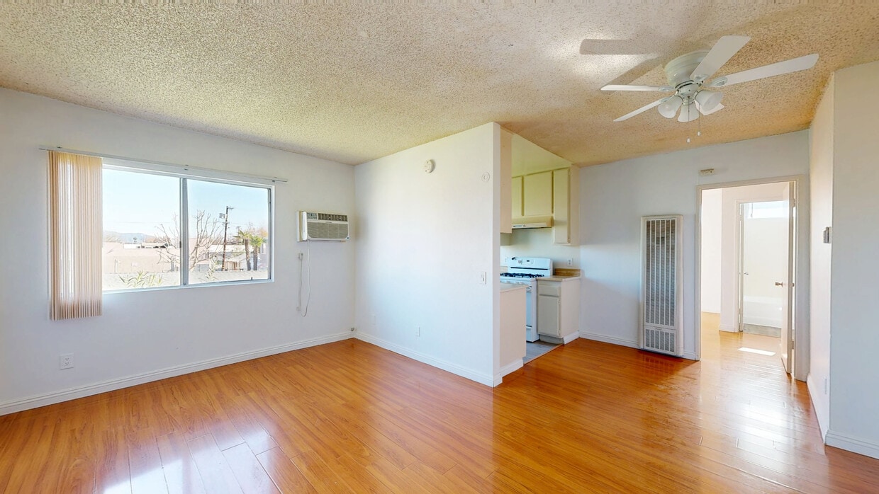 3D Tour - 13354 Vanowen St