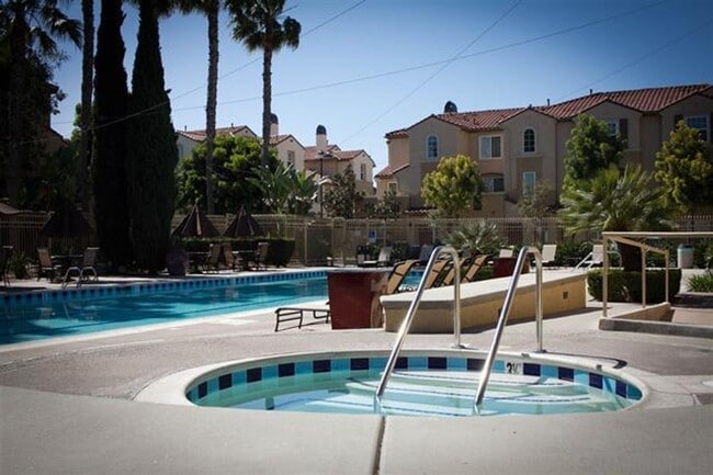 Photo - Modern Tri-Level Townhome – Bright, Spacio...