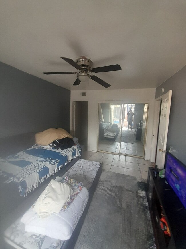 Photo - 1141 W D St Unit Downstair Apartment