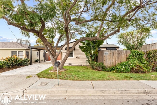 Photo - Charming 1-Bedroom Private Home with Backyard – 6-Month Lease with Month-to-Month Flexibility