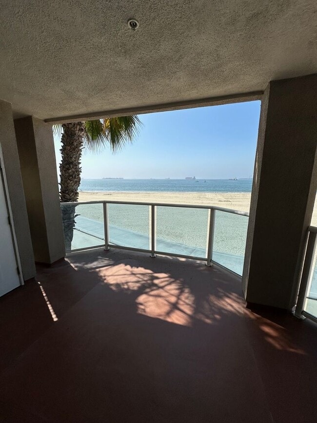 Photo - Beachfront Oasis - 3 bed 2 bath in Alamitos Beach