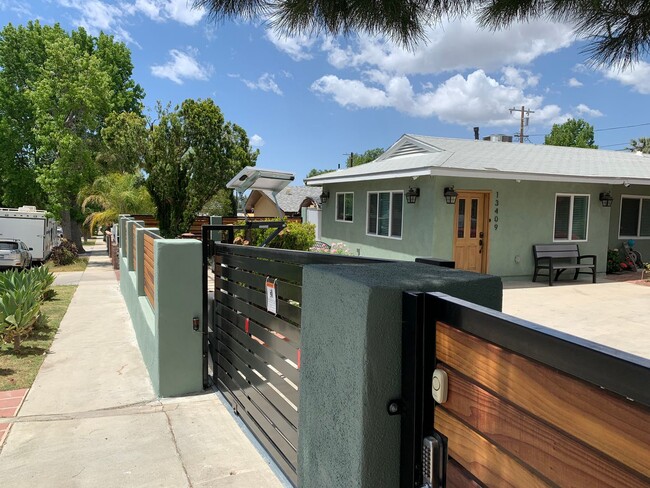 Building Photo - Beautiful 4 Bedroom, 2 Bathroom Sylmar House for Lease (Main House)!