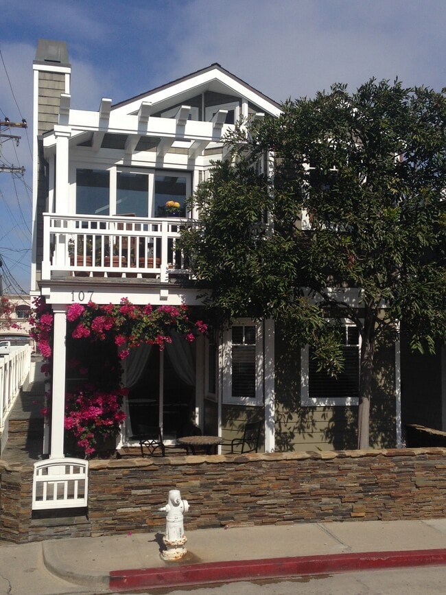 Photo - 107 27th St House