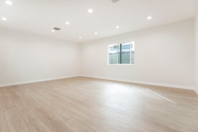 Photo - 13118 Branford St