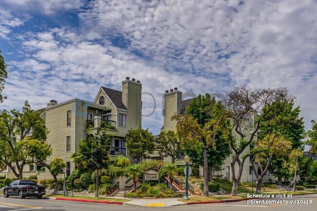 Photo - 601 N Kenwood St Condo