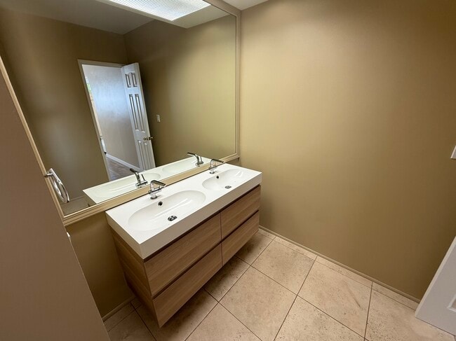 Master bathroom has a double vanity. - 1450 E Granvia Valmonte