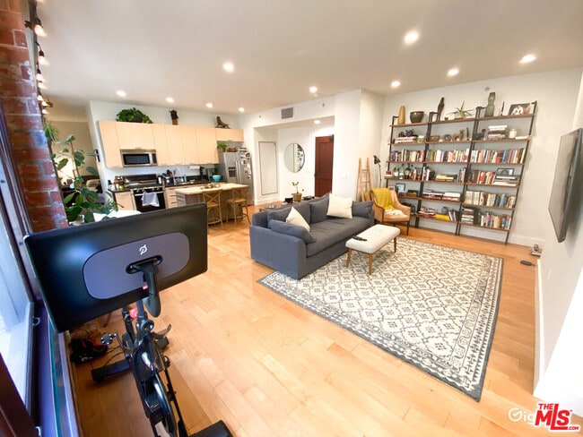 Photo - 460 S Spring St Unit 910