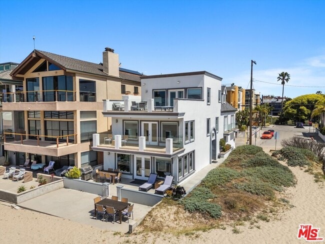 Building Photo - 6419 Ocean Front Walk