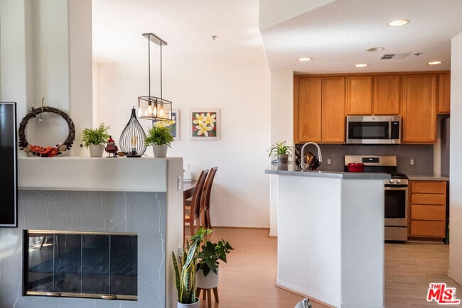 Building Photo - 13075 Pacific Promenade Unit 406 Rental