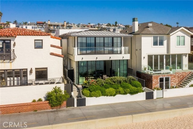 Building Photo - 2428 The Strand