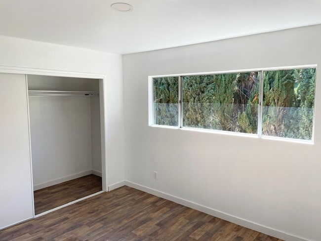 Photo - 727 E Tujunga Ave