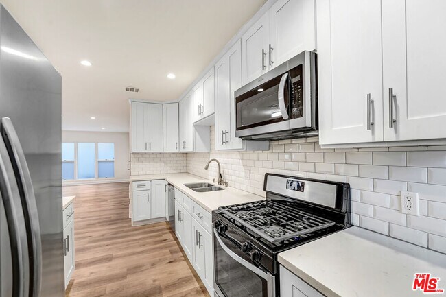 Photo - 337 N Oakhurst Dr Unit 1