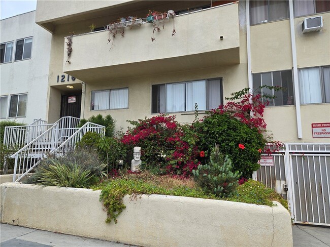 Building Photo - 1216 N Formosa Ave