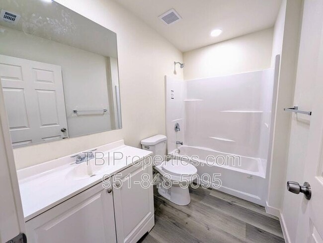 Photo - 1358 N Murray St