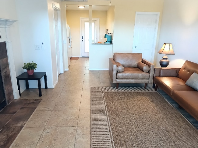 Photo - 1620 1/4 York Dr