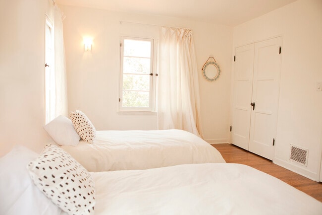 2nd bedroom w/ twin beds - 2415 Meadow Valley Ter