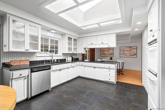 Photo - 1658 Bartram Way