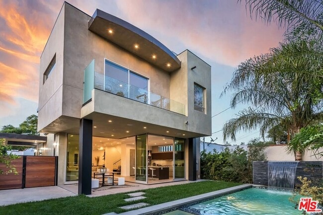 Building Photo - 8932 Dorrington Ave