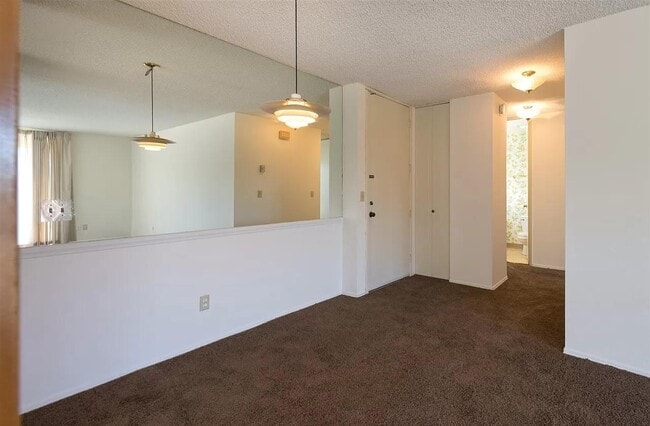 Photo - 6333 La Jolla Blvd