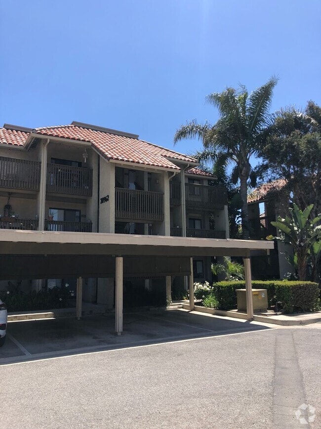 Building Photo - Remodeled 2 bedroom 1 bathroom with large ... Rental