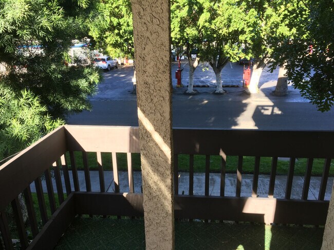 Wrap-around balcony/patio - 5310 Circle Dr Unit 110