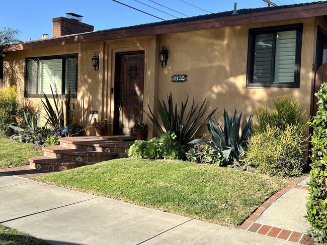Building Photo - 4135 S Norton Ave Rental
