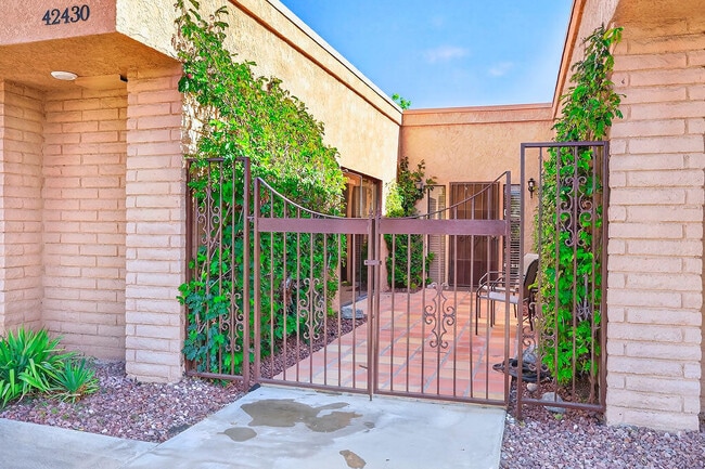 Photo - 42430 Adams St