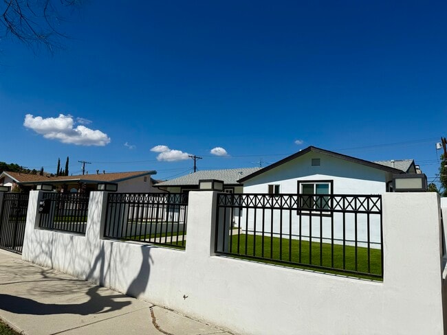 Photo - 24101 Victory Blvd Unit 24101